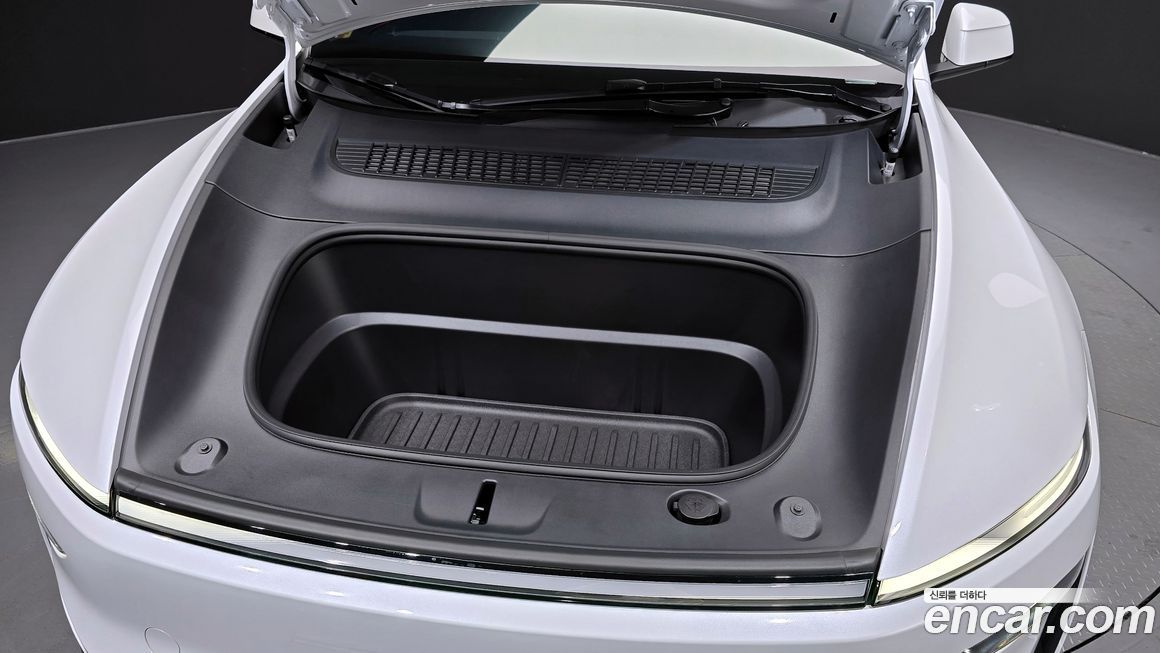 Tesla Model Y 2025