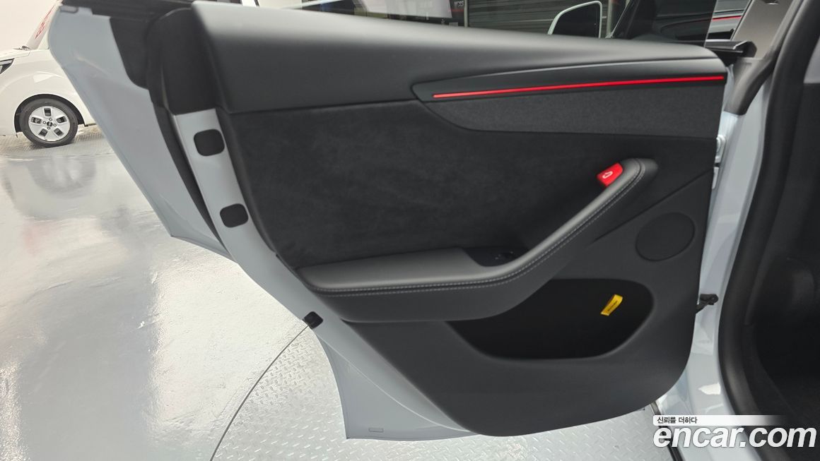 Tesla Model Y 2025