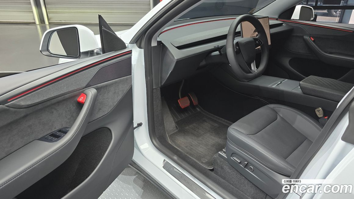 Tesla Model Y 2025