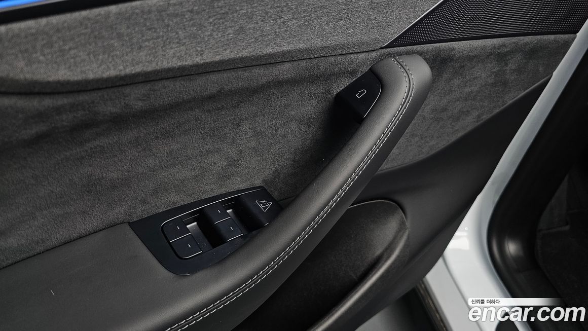 Tesla Model Y 2025
