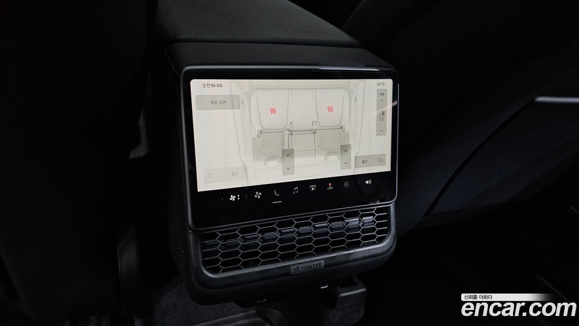 Tesla Model Y 2025