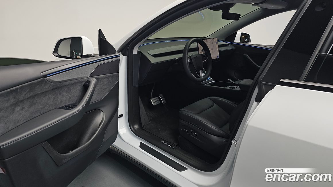 Tesla Model Y 2025