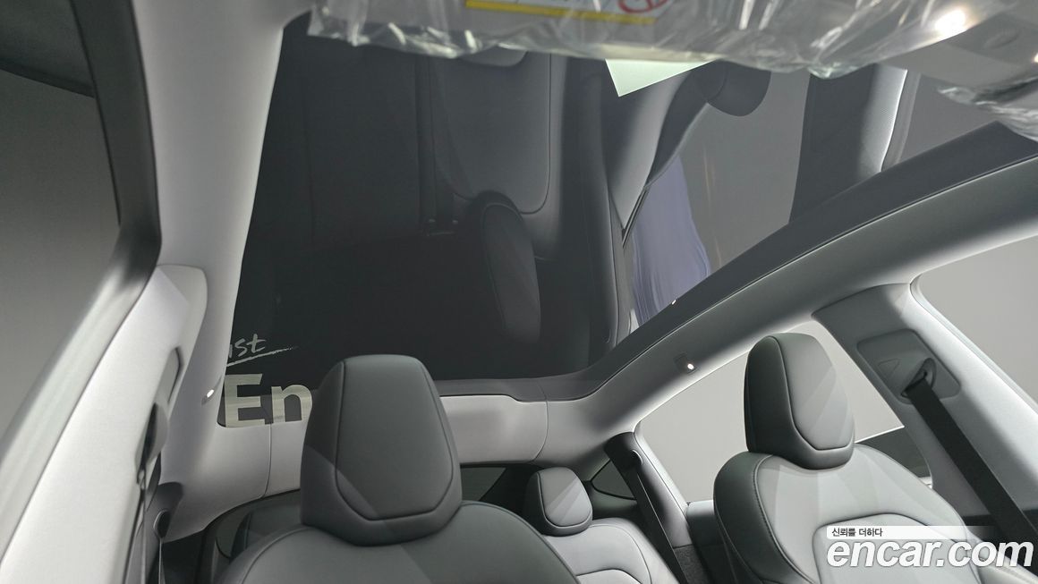 Tesla Model Y 2025