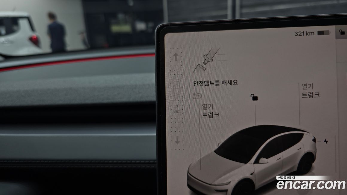Tesla Model Y 2025