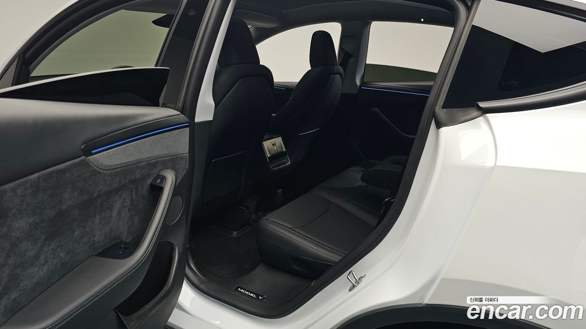 Tesla Model Y 2025