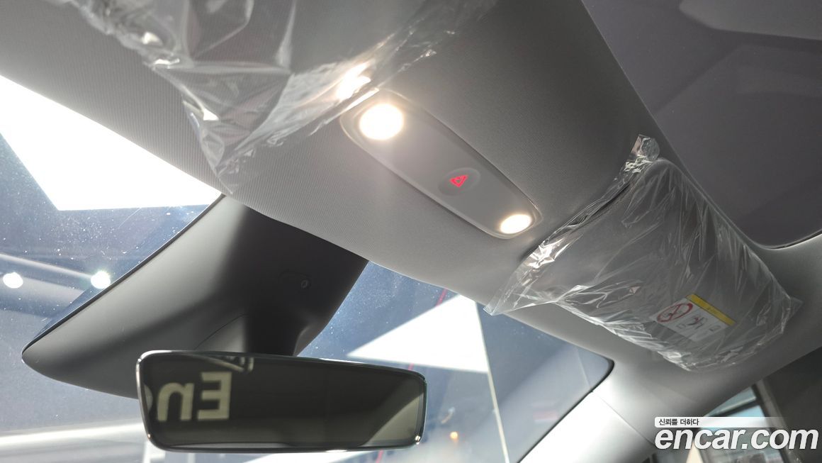 Tesla Model Y 2025