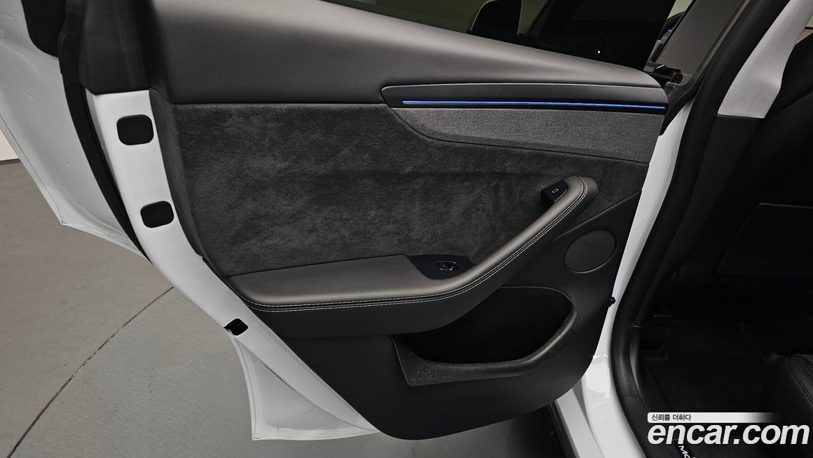 Tesla Model Y 2025