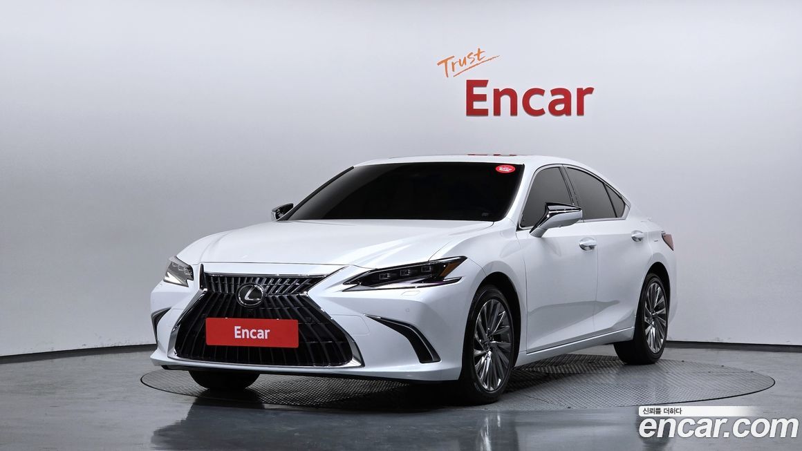 Lexus ES 2025