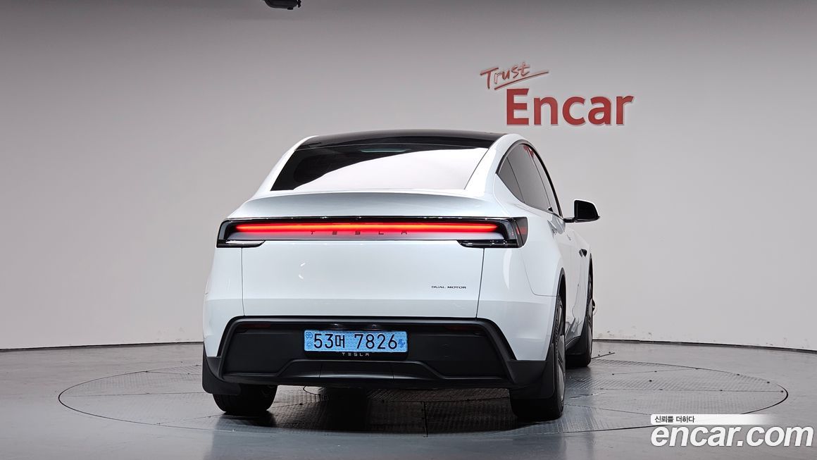 Tesla Model Y 2025