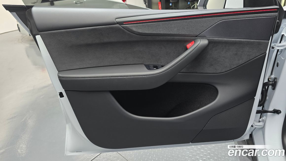 Tesla Model Y 2025