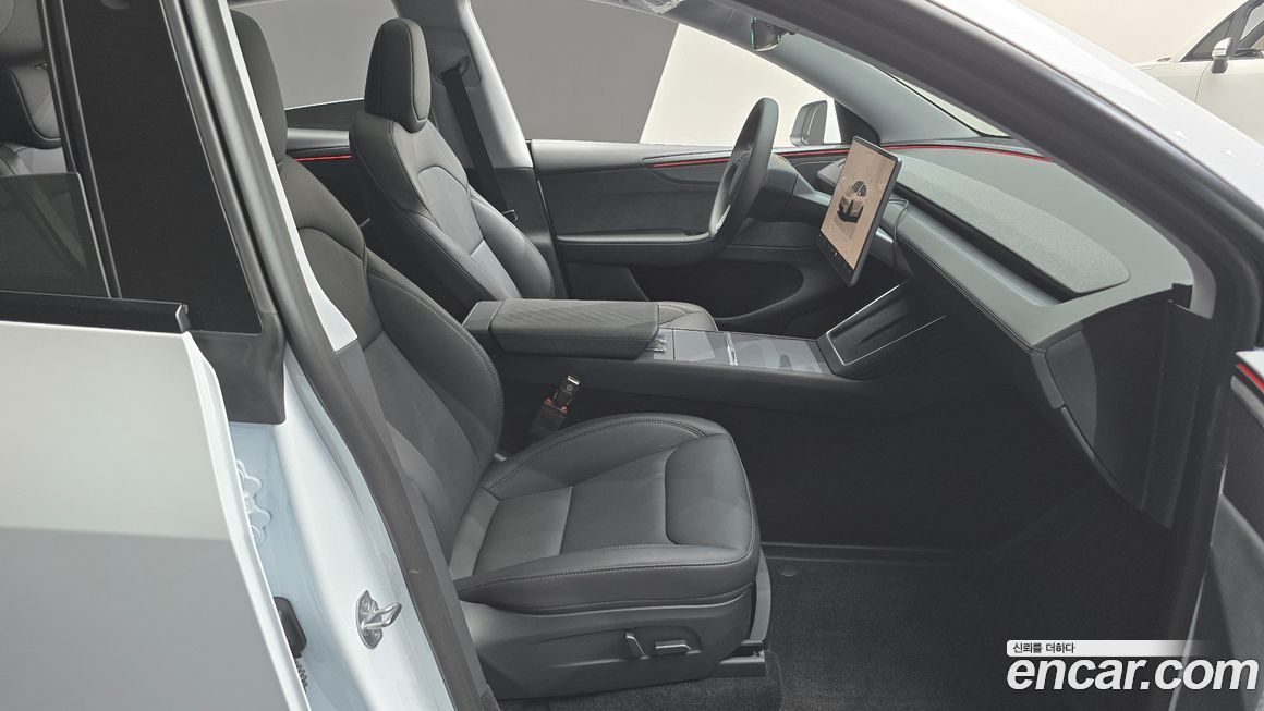 Tesla Model Y 2025