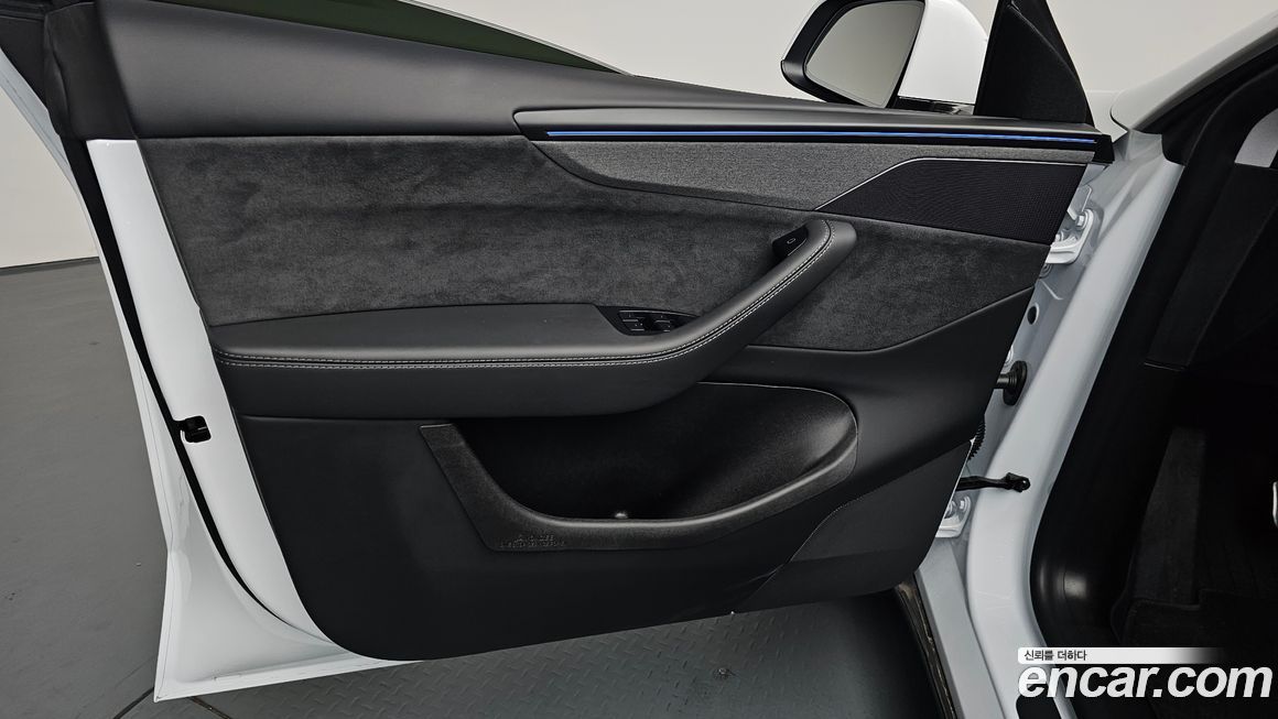 Tesla Model Y 2025