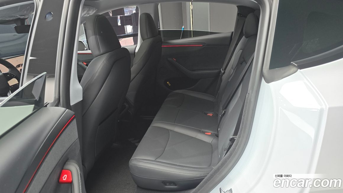 Tesla Model Y 2025