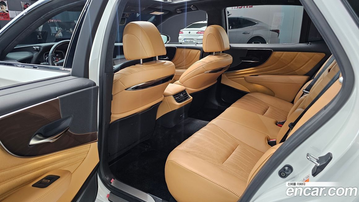 Lexus LS 2022