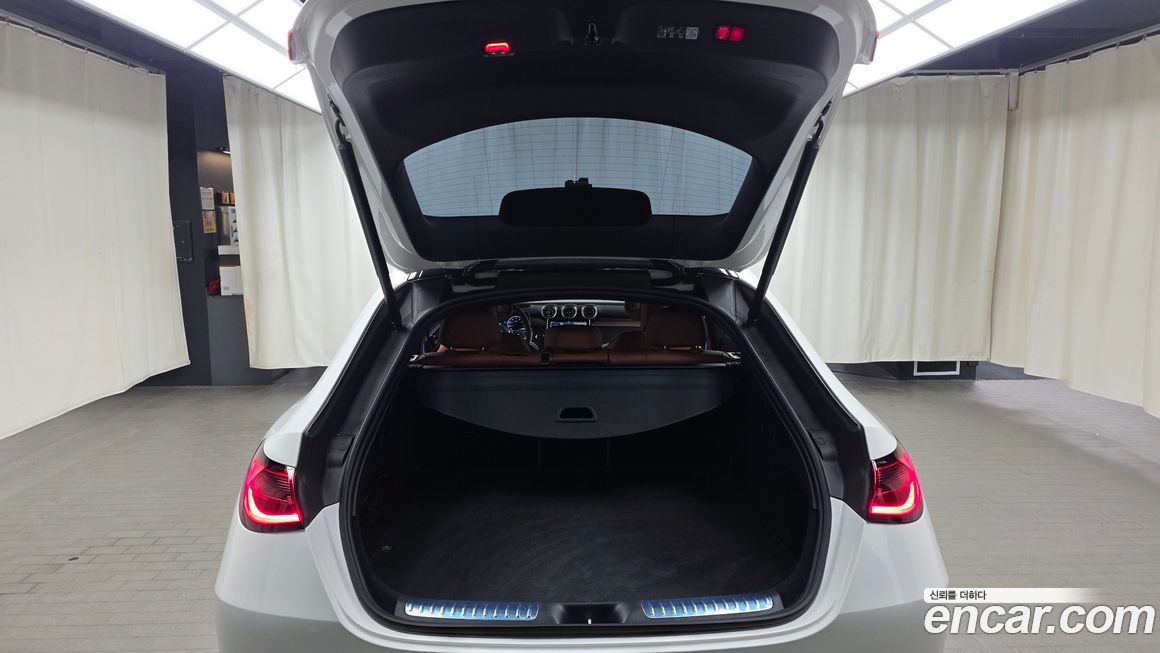 Mercedes-Benz GLC-Class 2025