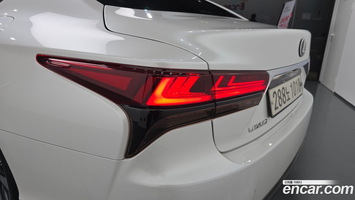Lexus LS 2022