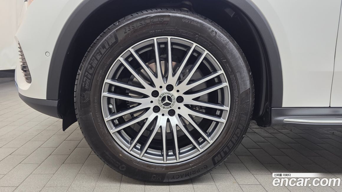 Mercedes-Benz GLC-Class 2025