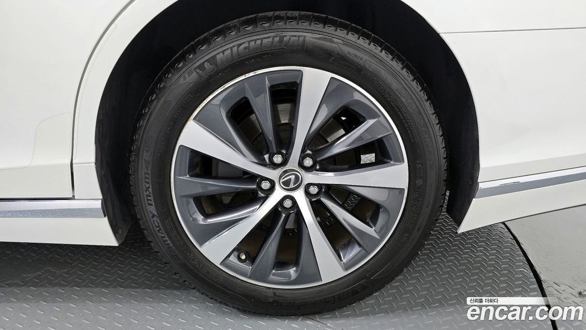 Lexus LS 2022