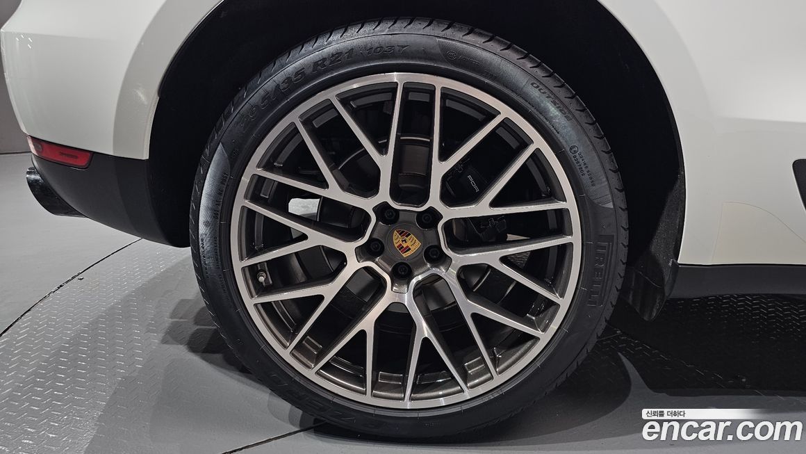 Porsche Macan 2021