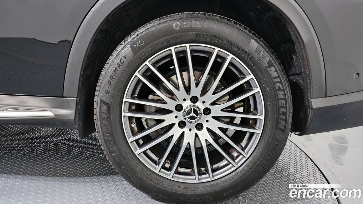 Mercedes-Benz GLC-Class 2025