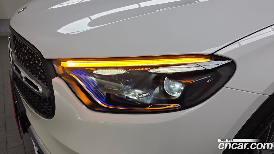 Mercedes-Benz GLC-Class 2025