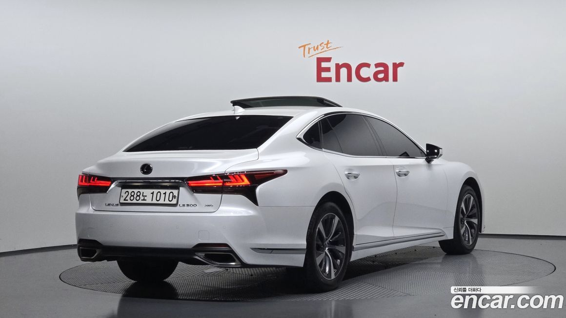 Lexus LS 2022