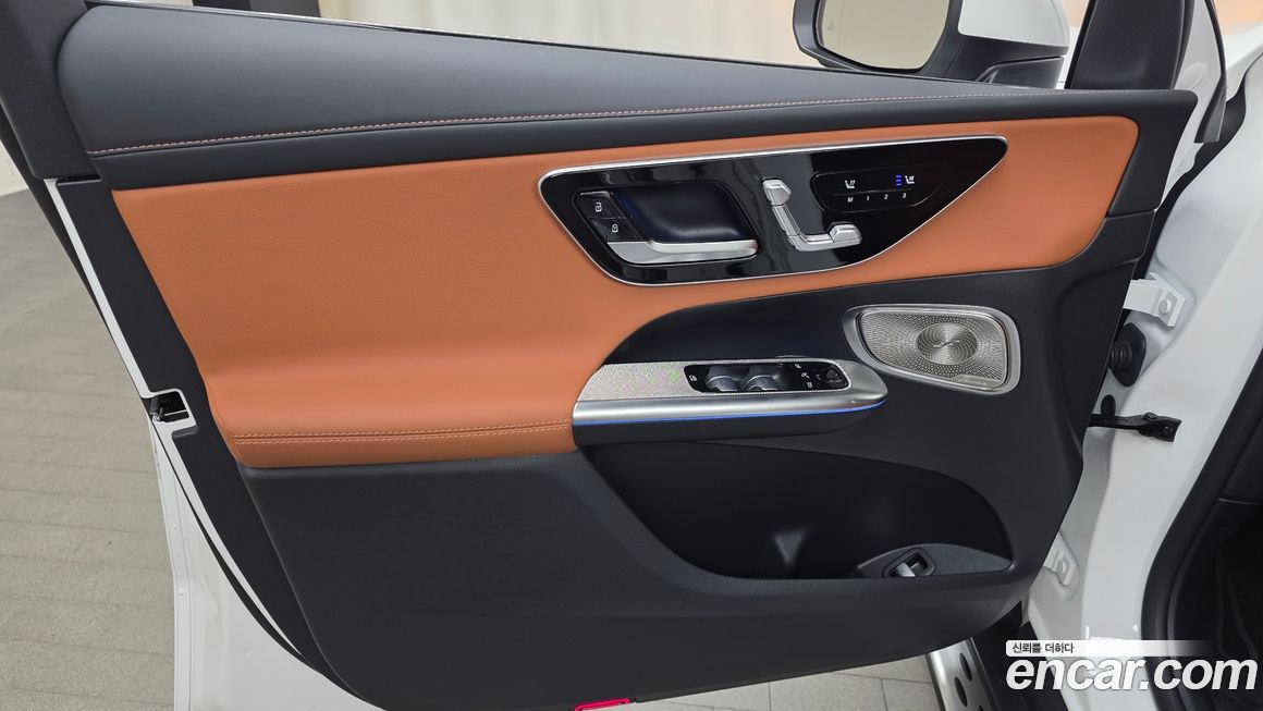 Mercedes-Benz GLC-Class 2025