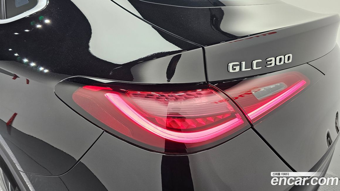 Mercedes-Benz GLC-Class 2025
