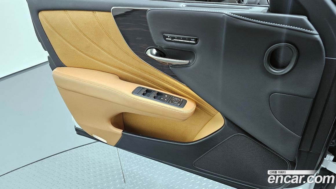 Lexus LS 2022
