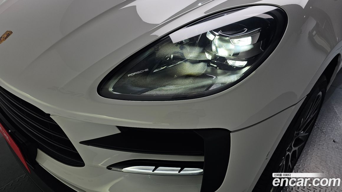 Porsche Macan 2021