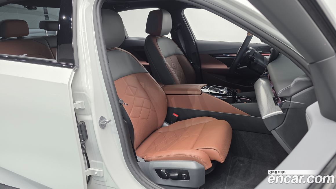BMW 5-Series 2025