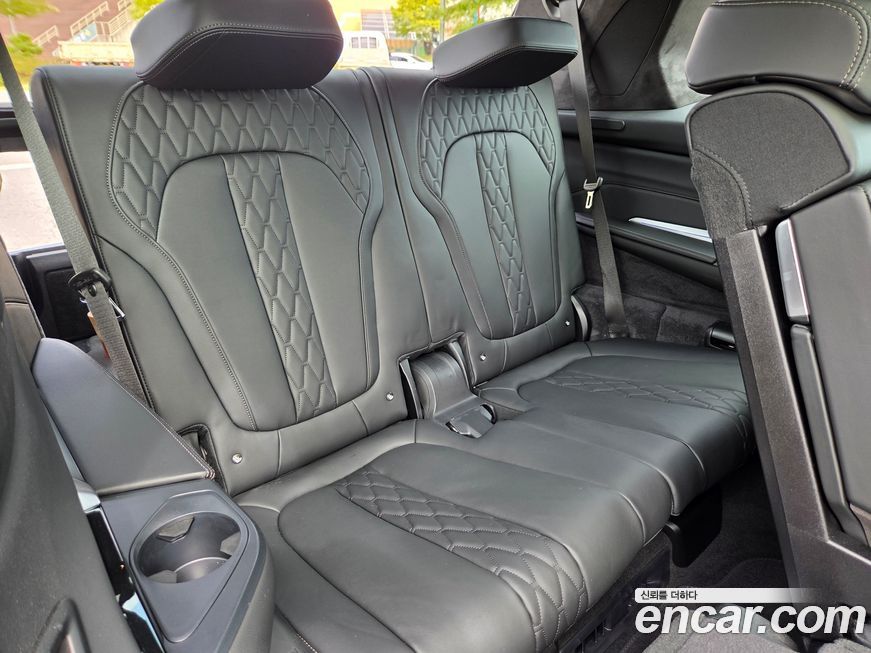 BMW X7 2025