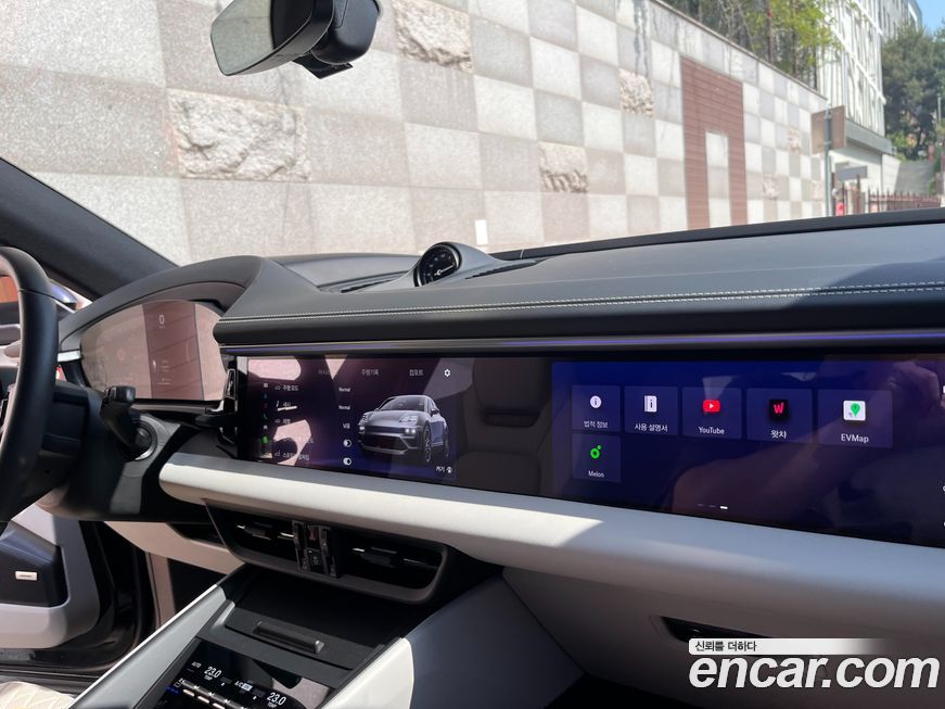 Porsche Macan 2025