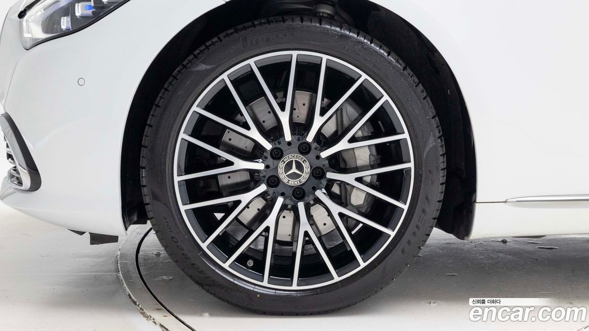 Mercedes-Benz S-Class 2025