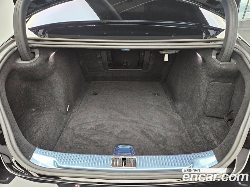 Mercedes-Benz S-Class 2023