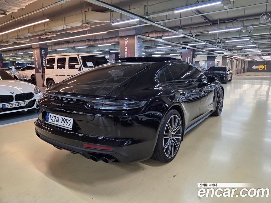 Porsche Panamera 2023