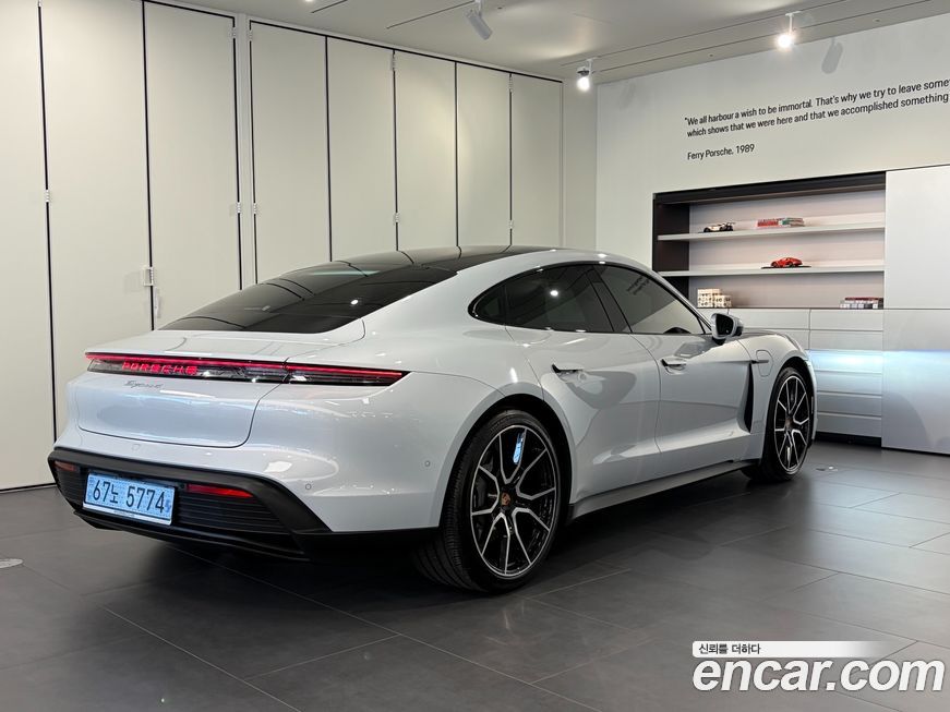 Porsche Taycan 2026