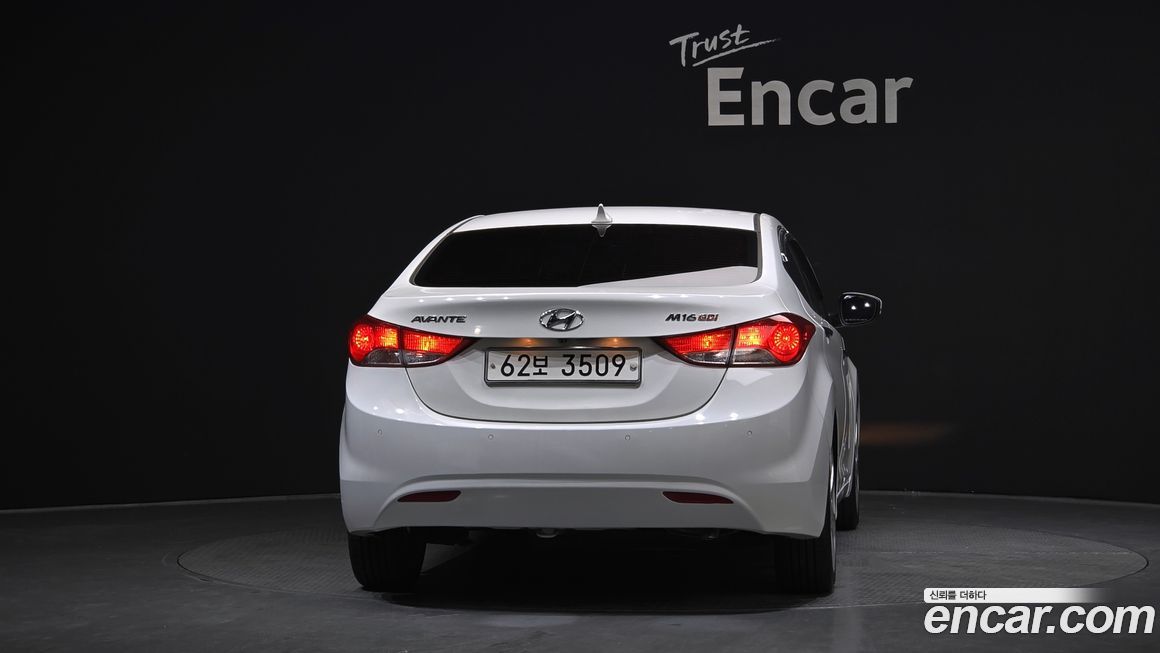 Hyundai AVANTE 2011