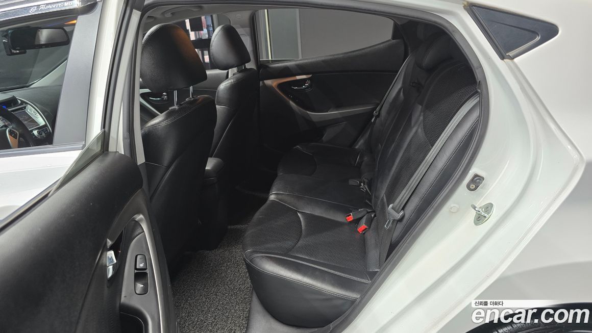 Hyundai AVANTE 2011