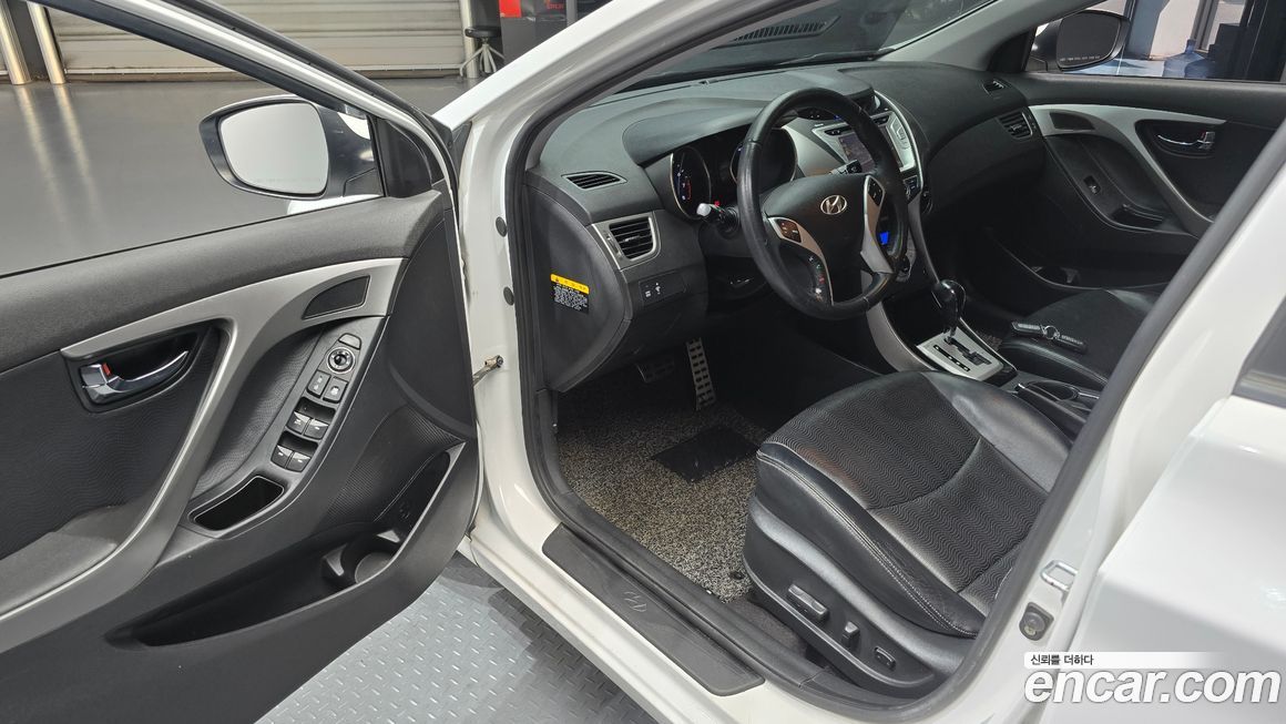 Hyundai AVANTE 2011