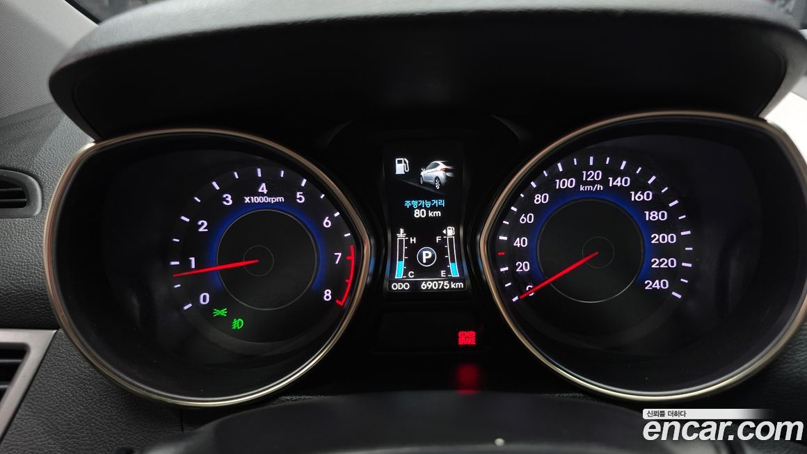 Hyundai AVANTE 2011