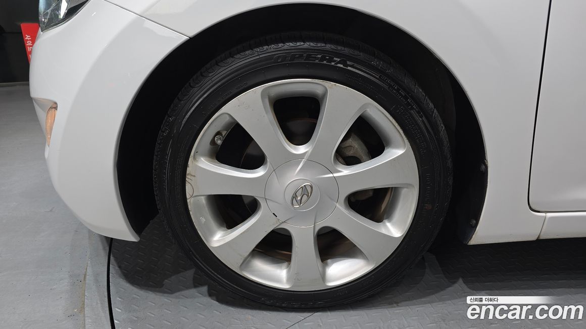 Hyundai AVANTE 2011