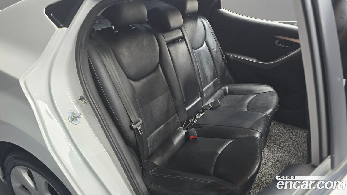 Hyundai AVANTE 2011