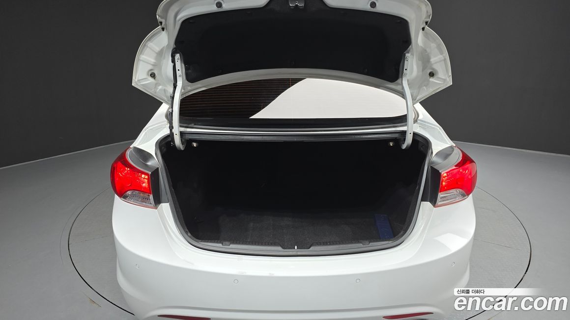 Hyundai AVANTE 2011