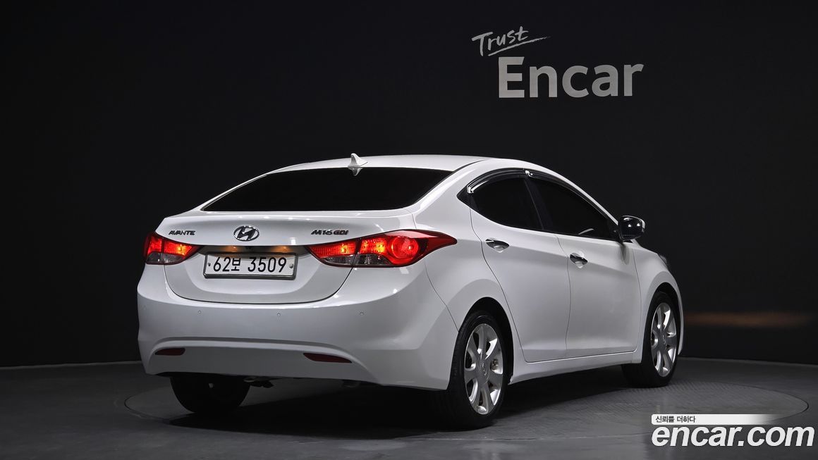 Hyundai AVANTE 2011