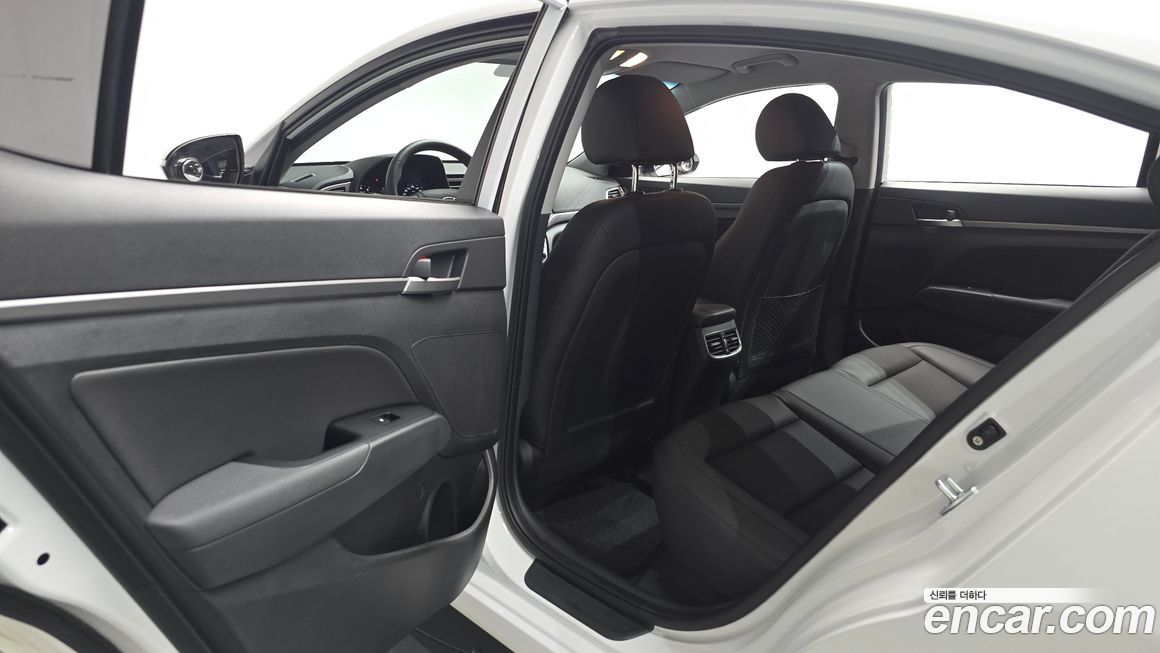 Hyundai AVANTE 2016