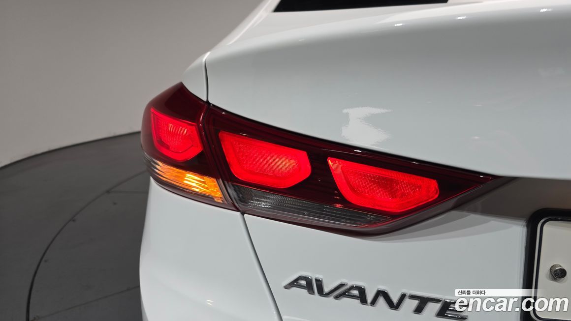 Hyundai AVANTE 2016