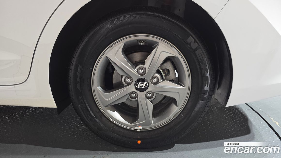 Hyundai AVANTE 2016
