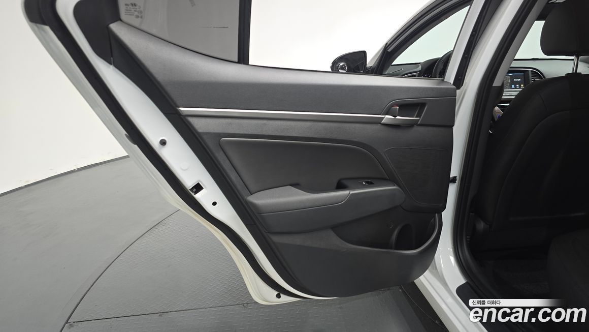 Hyundai AVANTE 2016