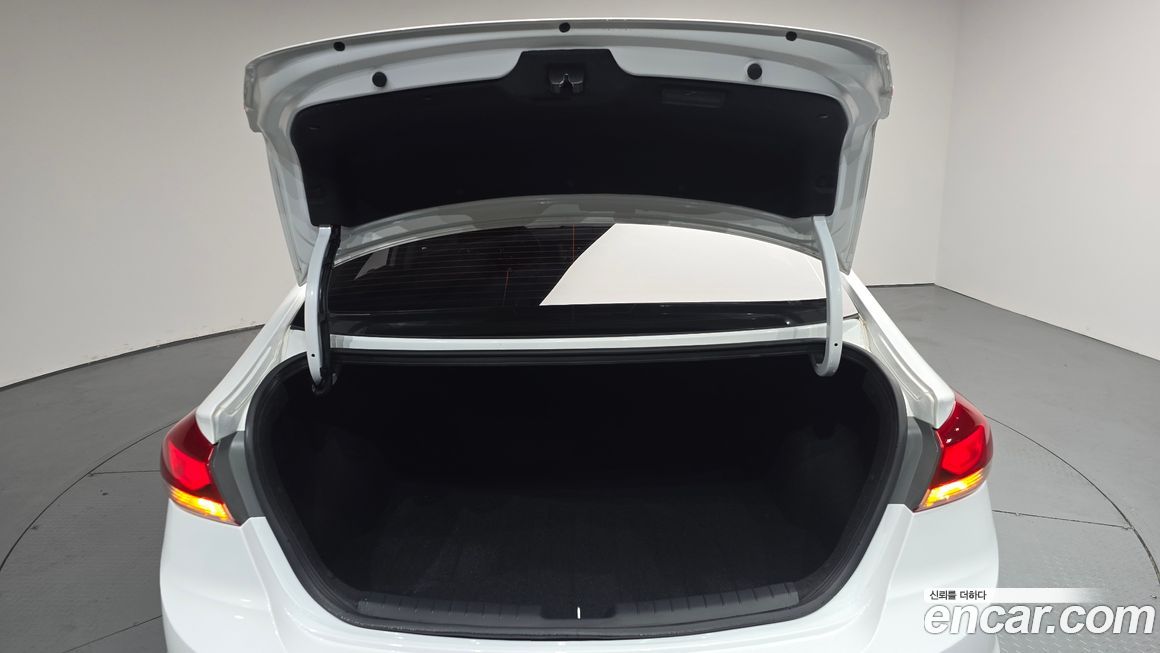 Hyundai AVANTE 2016
